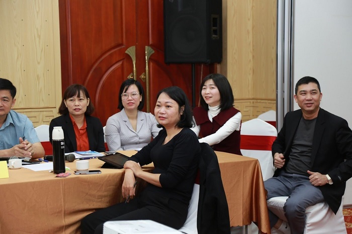 TYM- Tổ chức tài chính vi mô Tình Thương là đơn vị trực thuộc Hội Liên Hiệp phụ nữ Việt Nam. TYM hoạt động dưới sự chỉ đạo của Hội LHPN Việt Nam theo Luật các tổ chức tín dụng do Ngân hàng nhà nước quy định.