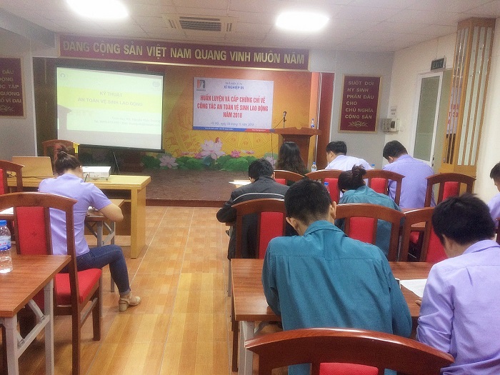 Occupational Safety and Health Pre-audit for Printing Enterprise - Z176 Factory 2 huan luyen an toan lao dong nhom 1 3 4 6